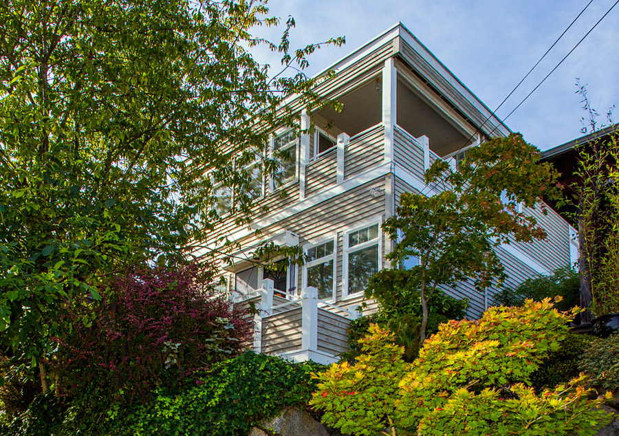 Home for sale by Seattle realtor Benjamin Chotzen. Click to Zoom.