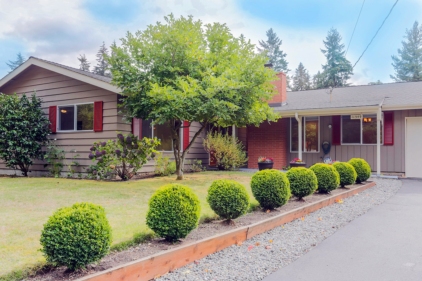 Home for sale by Seattle realtor Benjamin Chotzen. Click to Zoom.