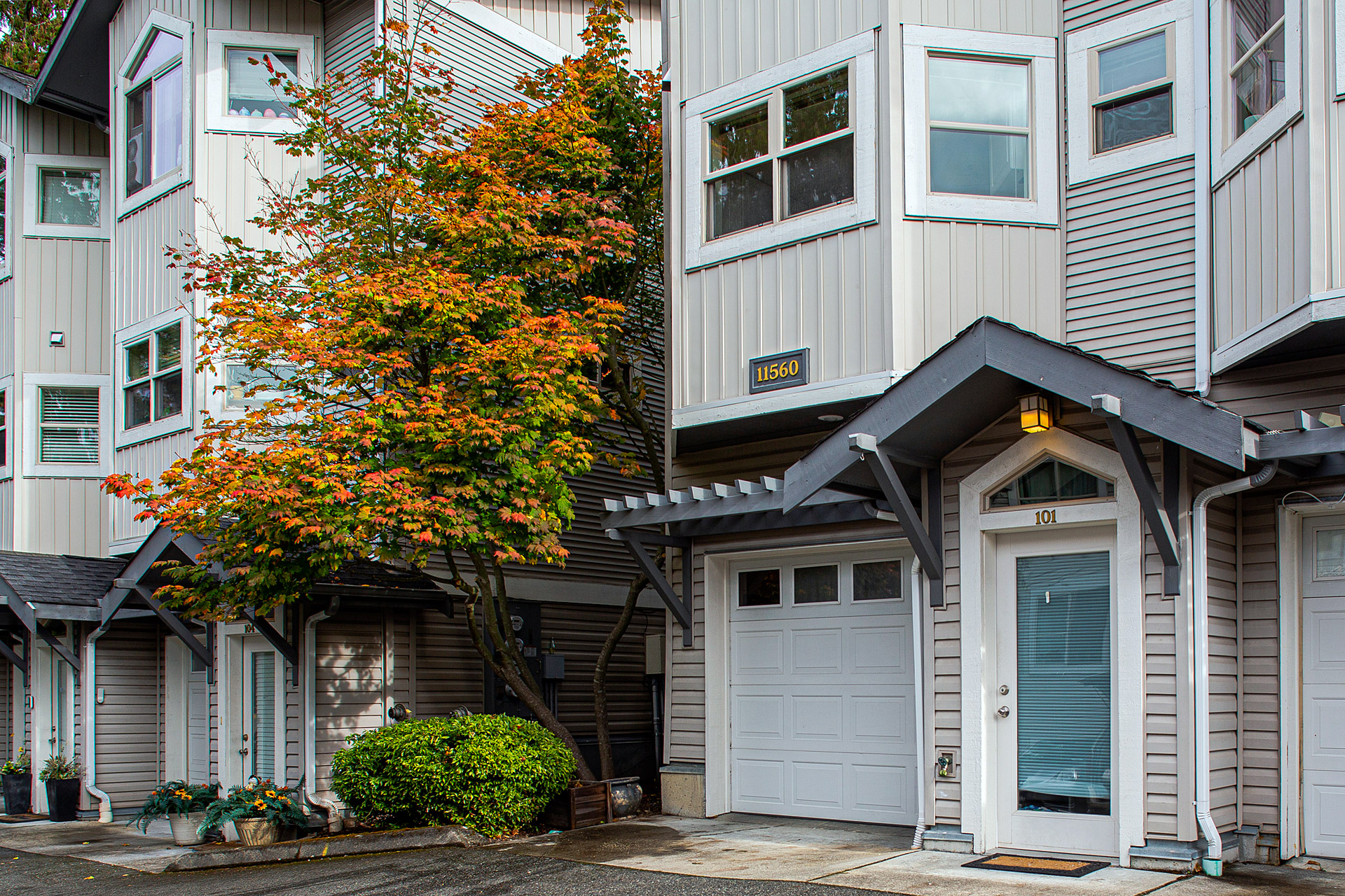Home for sale by Seattle realtor Benjamin Chotzen. Click to Zoom.