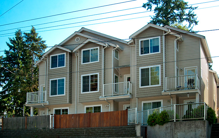 Home for sale by Seattle realtor Benjamin Chotzen. Click to Zoom.