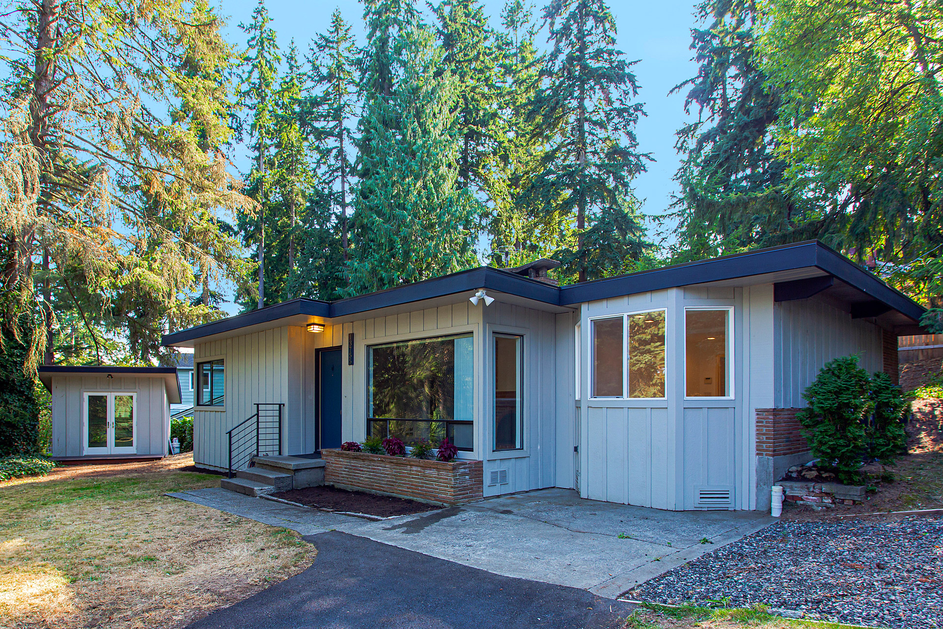 Home for sale by Seattle realtor Benjamin Chotzen. Click to Zoom.