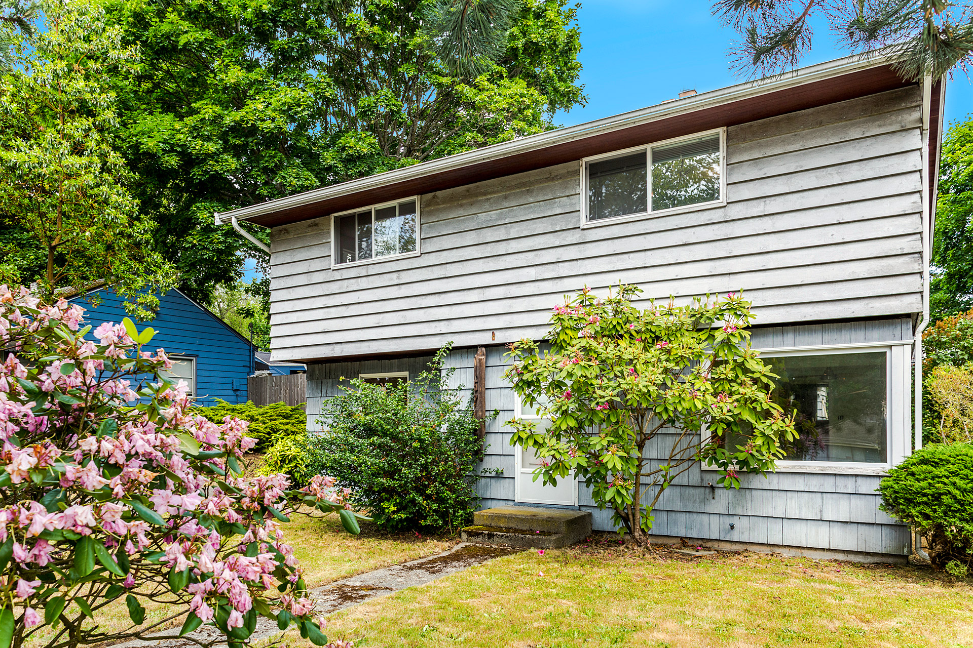 Home for sale by Seattle realtor Benjamin Chotzen. Click to Zoom.