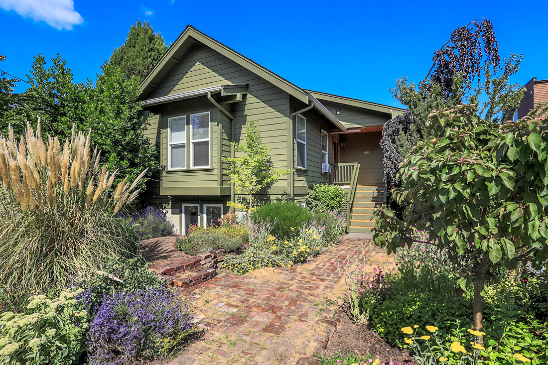 Home for sale by Seattle realtor Benjamin Chotzen. Click to Zoom.