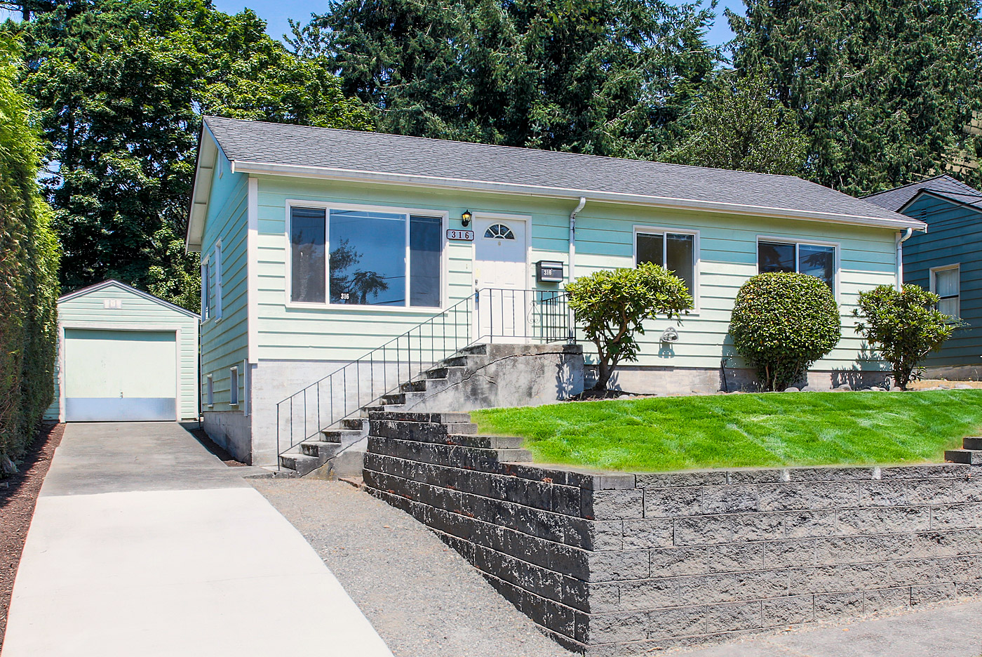 Home for sale by Seattle realtor Benjamin Chotzen. Click to Zoom.