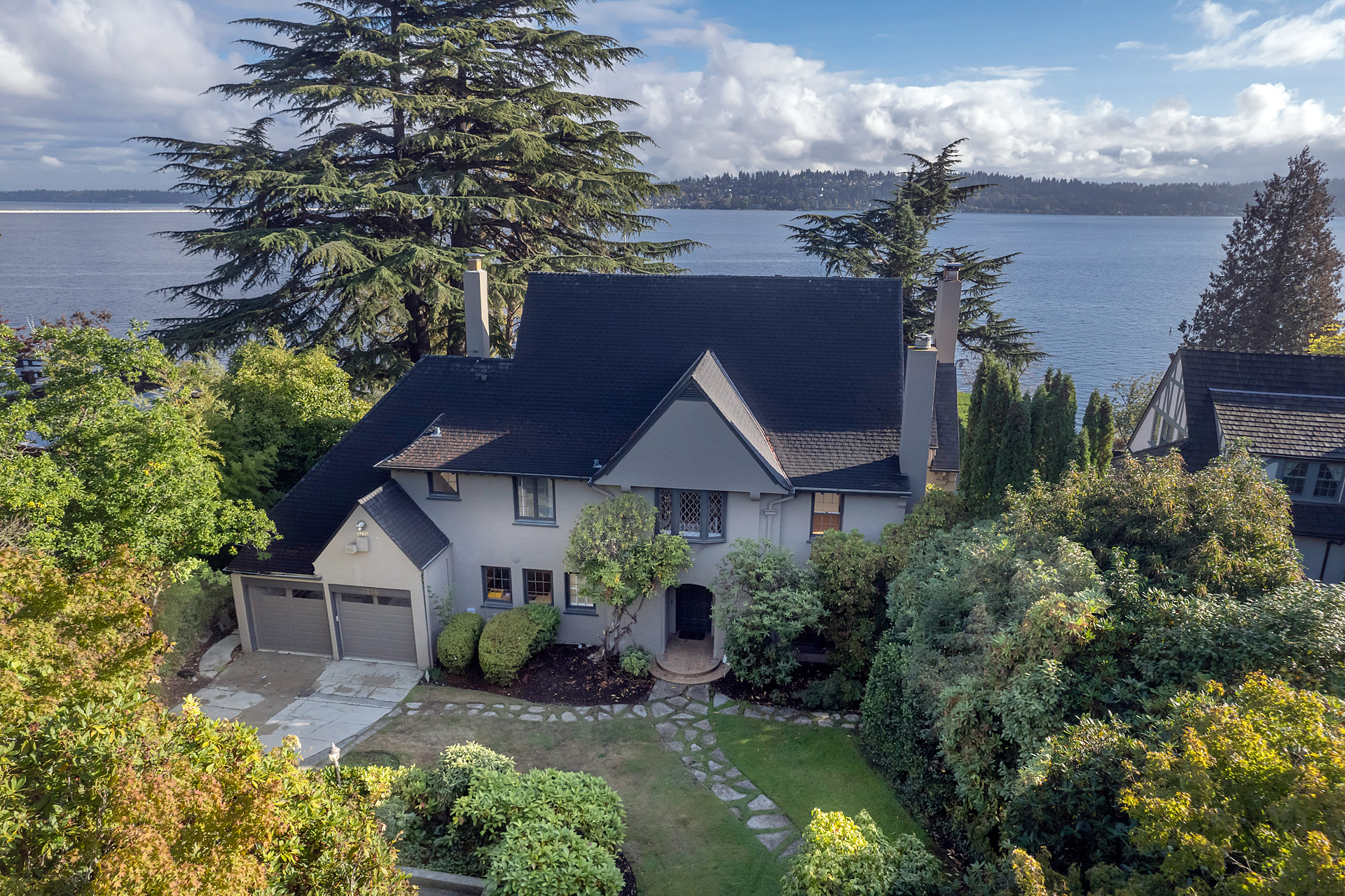 Home for sale by Seattle realtor Benjamin Chotzen. Click to Zoom.