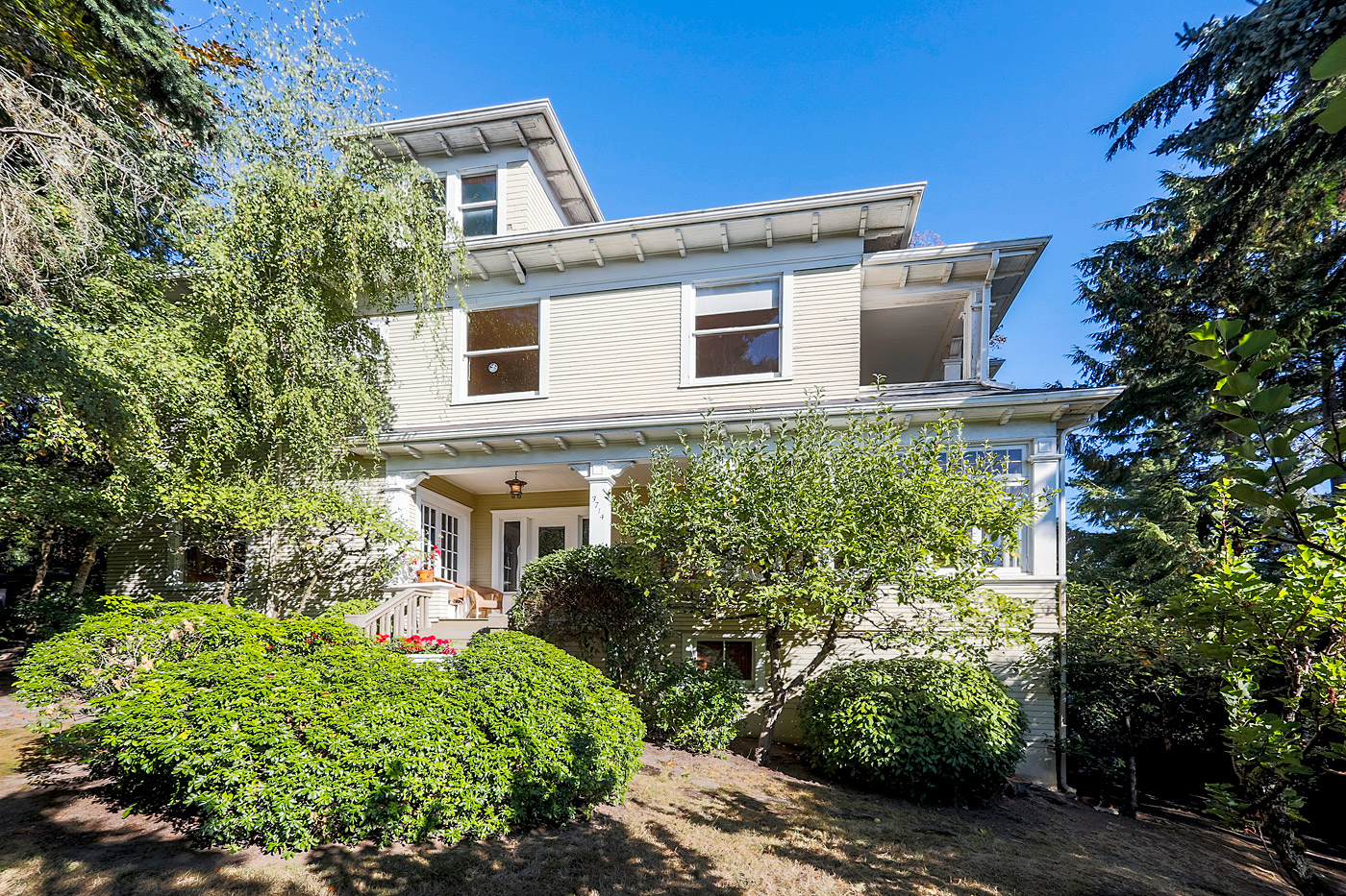 Home for sale by Seattle realtor Benjamin Chotzen. Click to Zoom.