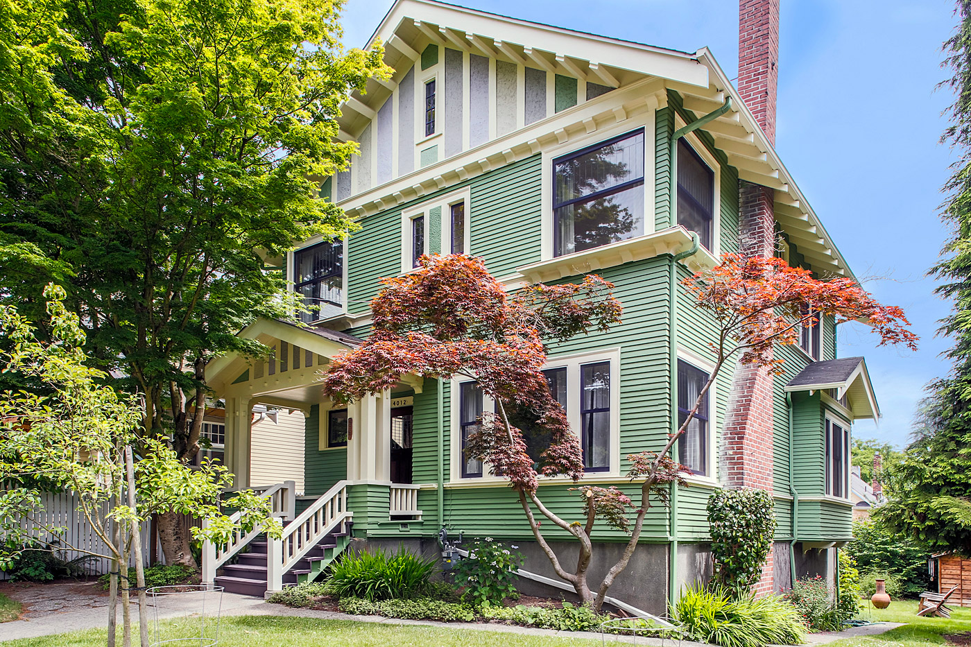 Home for sale by Seattle realtor Benjamin Chotzen. Click to Zoom.