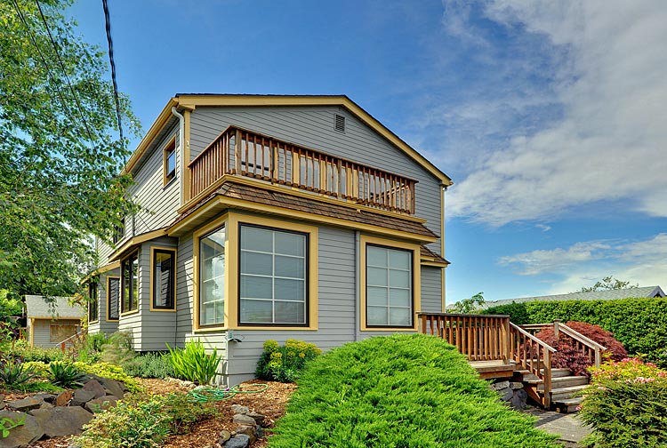 Home for sale by Seattle realtor Benjamin Chotzen. Click to Zoom.