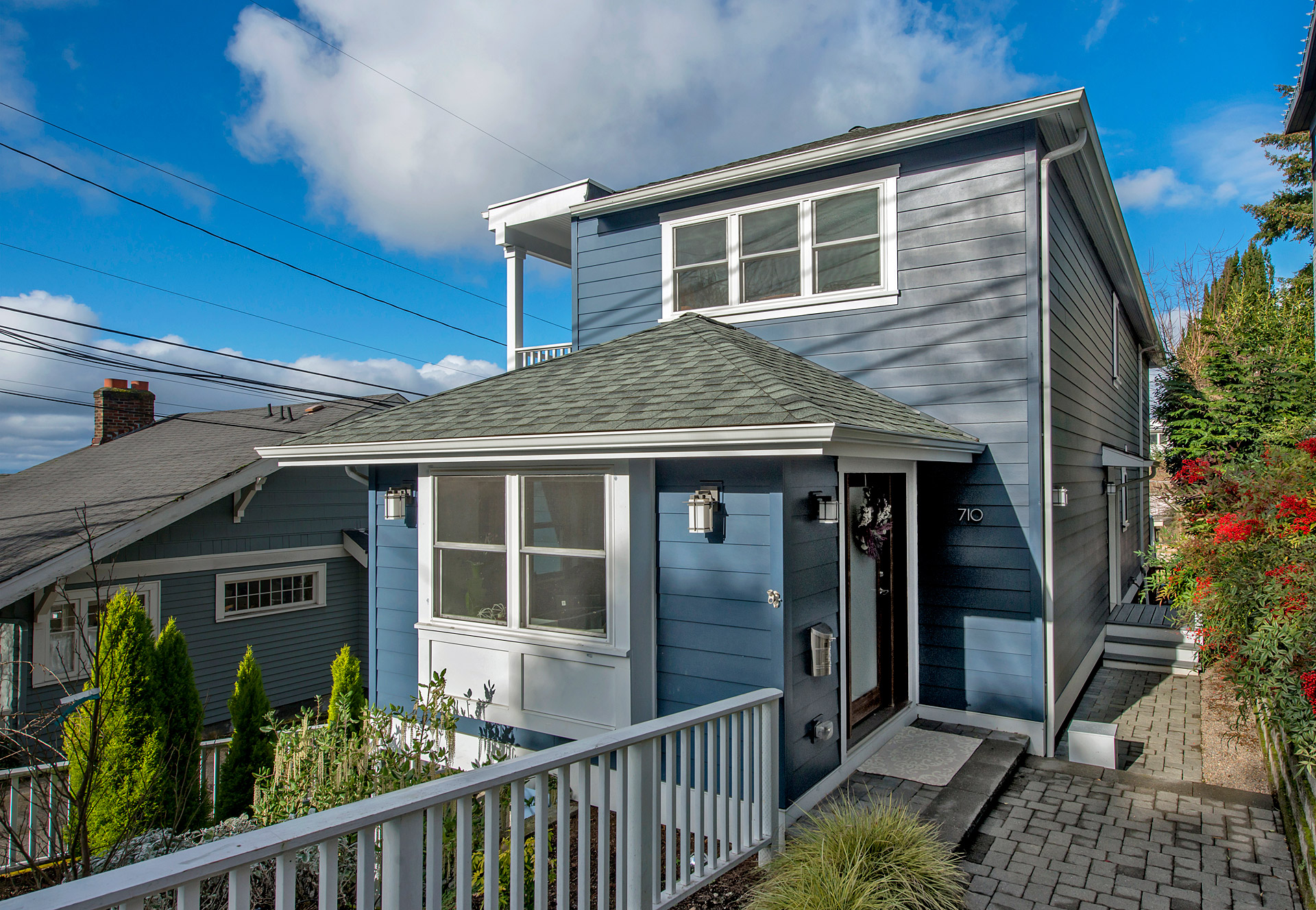 Home for sale by Seattle realtor Benjamin Chotzen. Click to Zoom.
