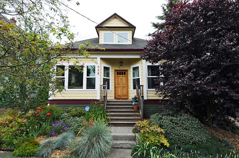 Home for sale by Seattle realtor Benjamin Chotzen. Click to Zoom.