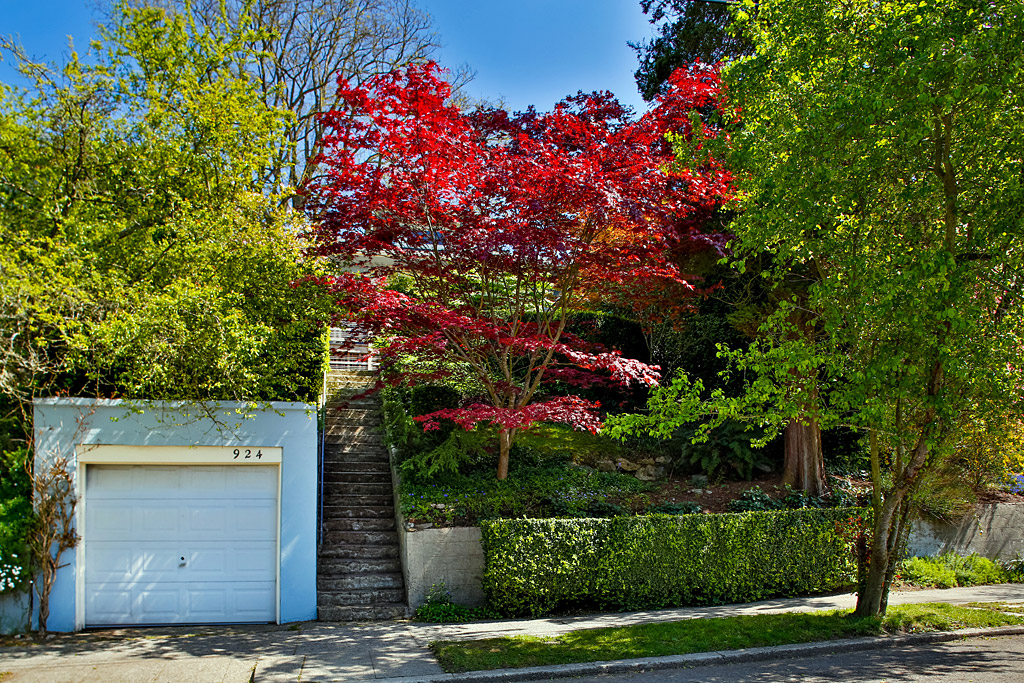 Home for sale by Seattle realtor Benjamin Chotzen. Click to Zoom.